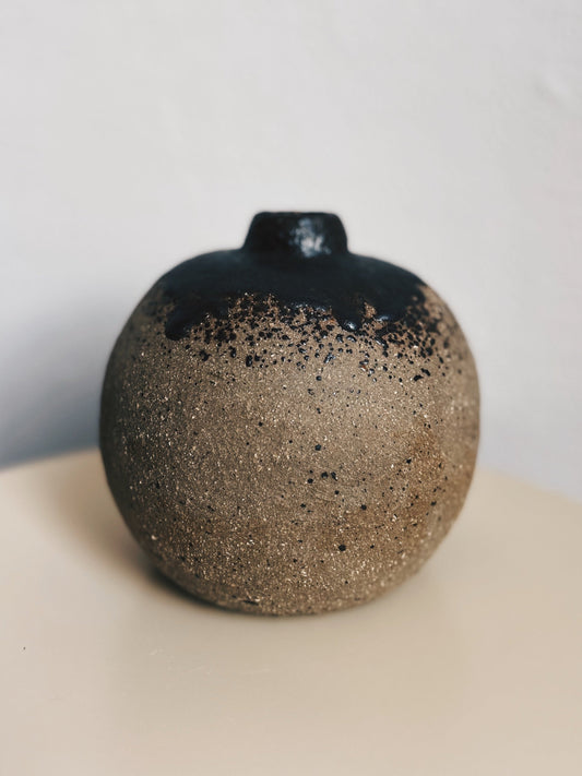 n. 18 grand moon jar [monstruo]